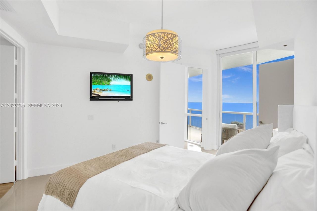 15901 Collins Ave , Unit 2807, Sunny Isles Beach, FL 33160 Photo