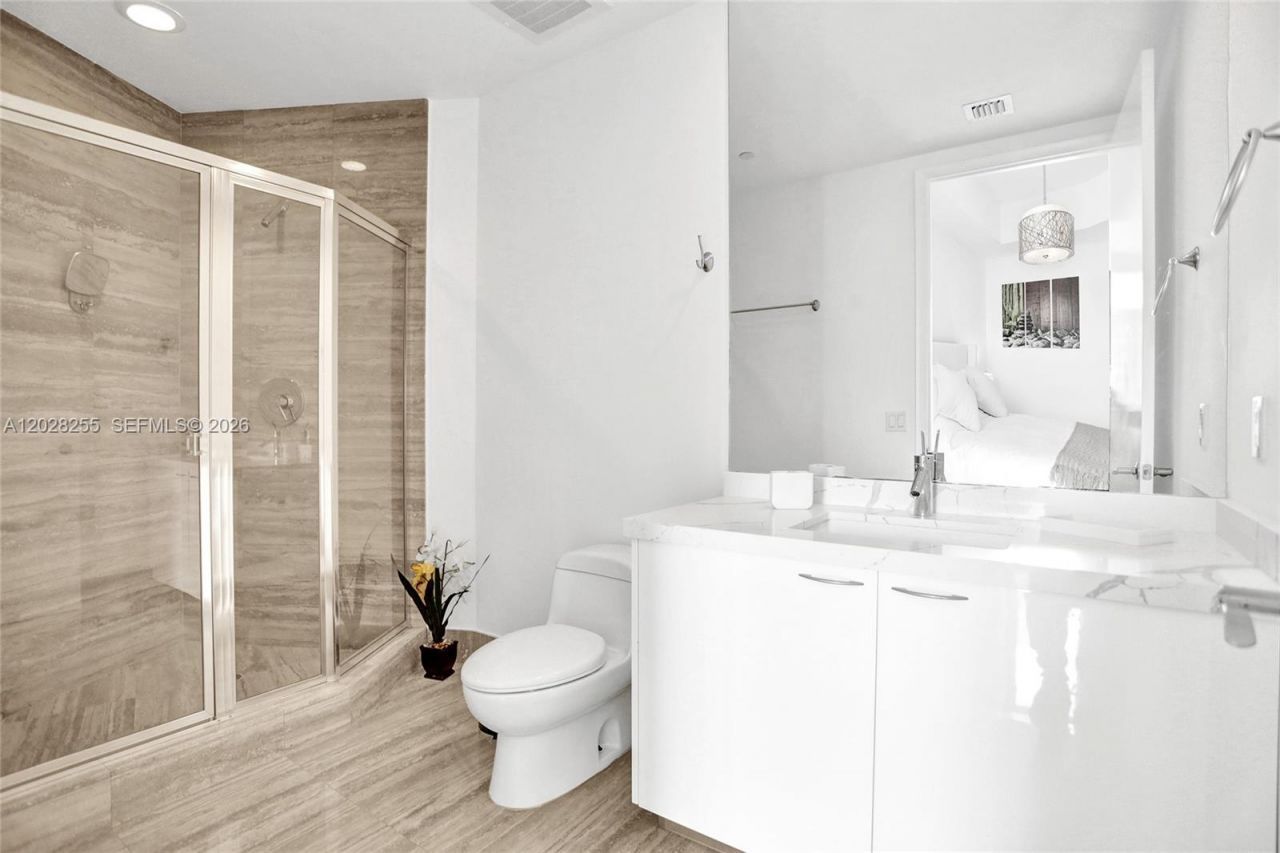 15901 Collins Ave , Unit 2807, Sunny Isles Beach, FL 33160 Photo