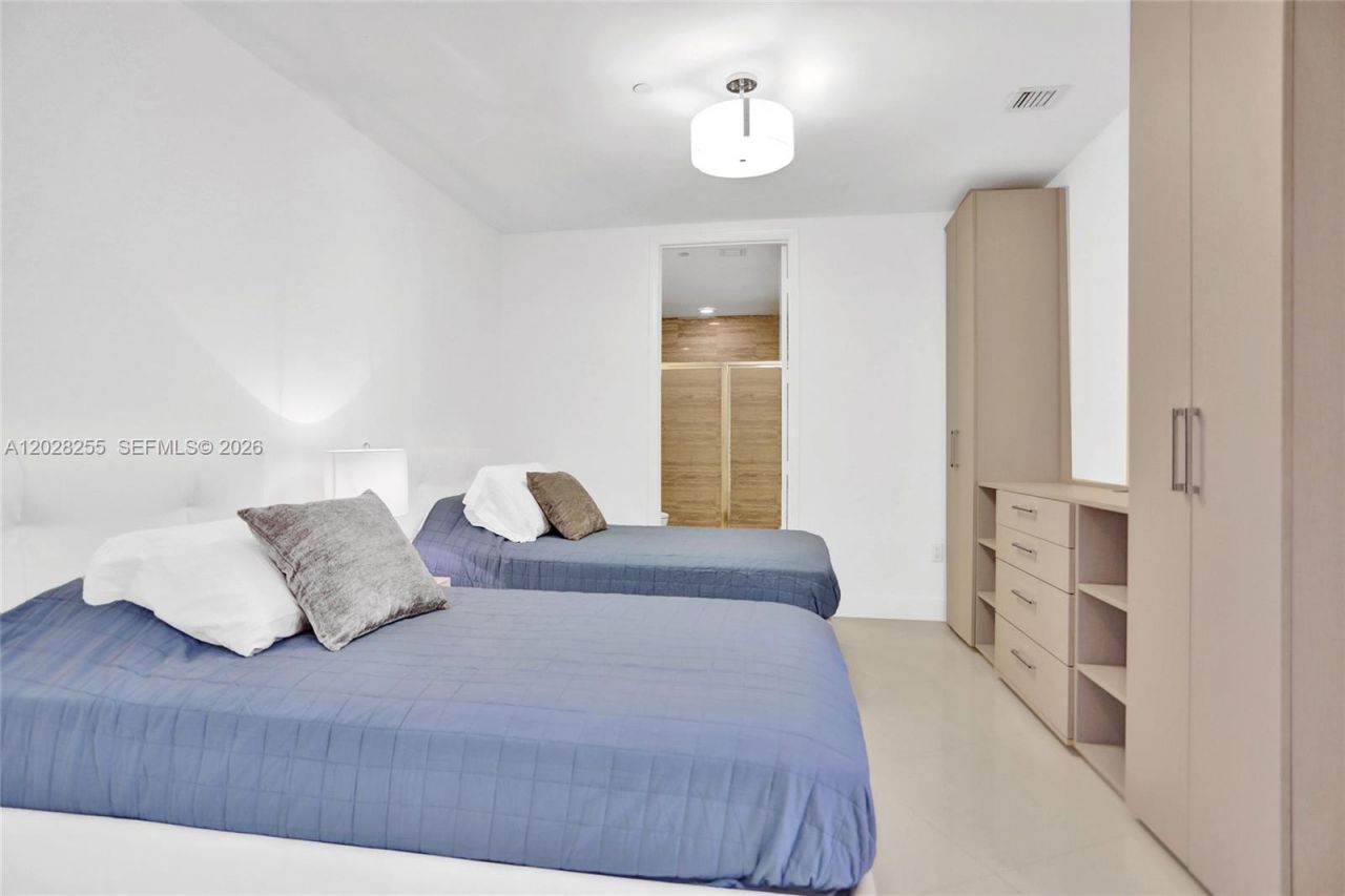 15901 Collins Ave , Unit 2807, Sunny Isles Beach, FL 33160 Photo