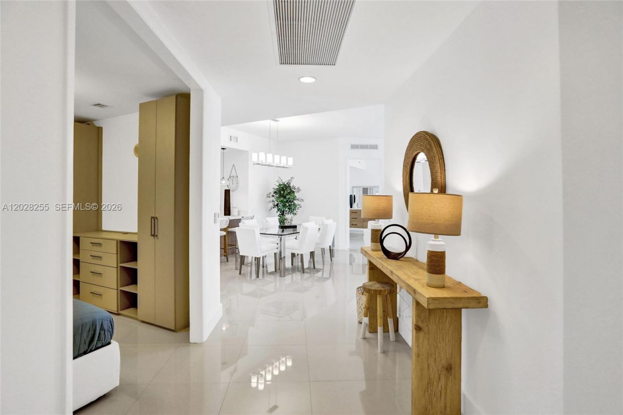 15901 Collins Ave , Unit 2807, Sunny Isles Beach, FL 33160 Photo