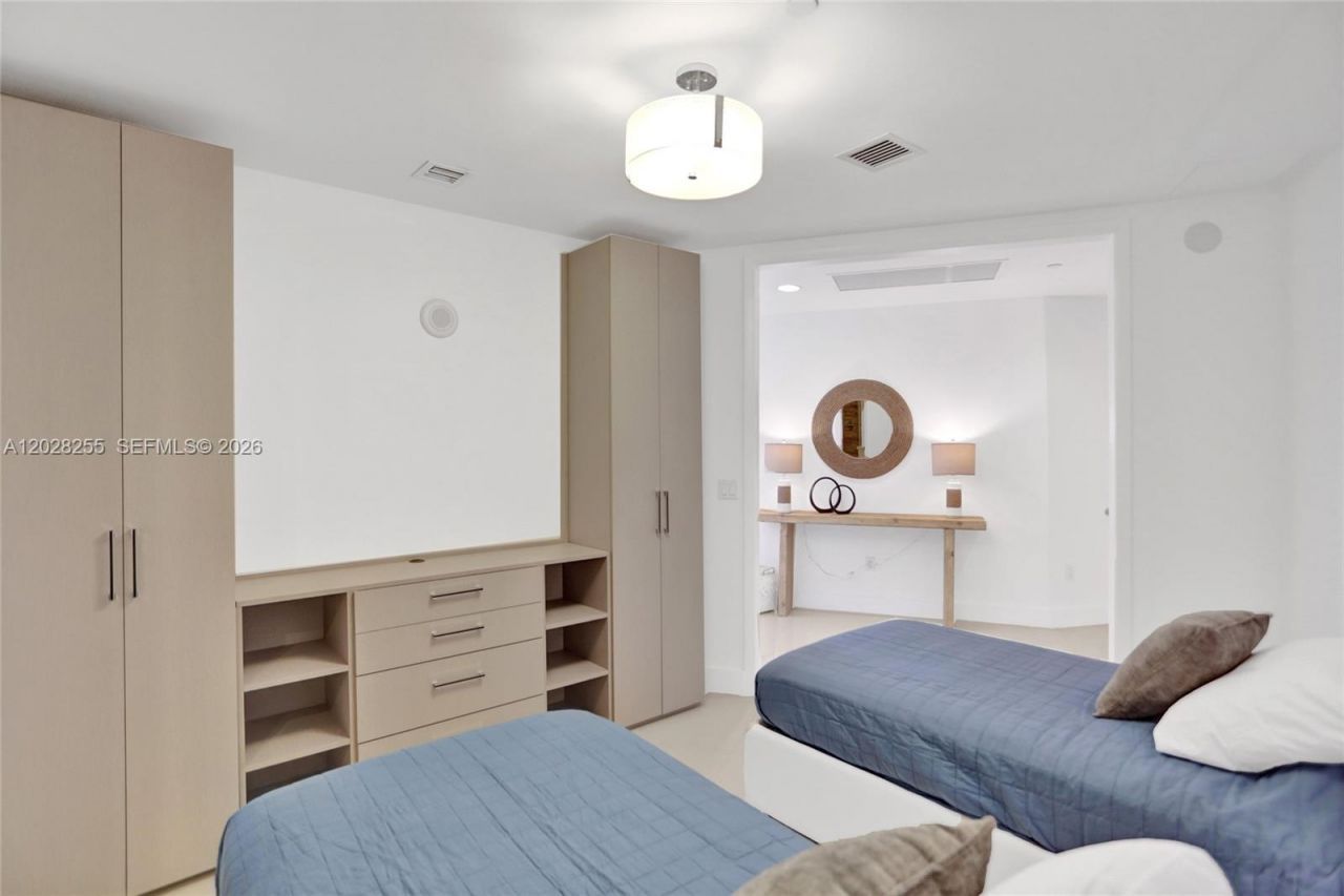 15901 Collins Ave , Unit 2807, Sunny Isles Beach, FL 33160 Photo
