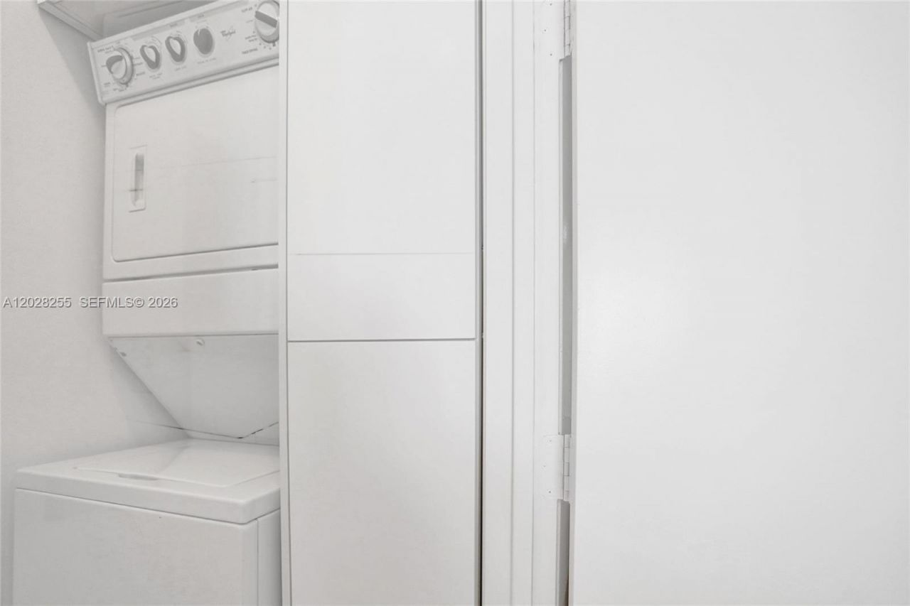 15901 Collins Ave , Unit 2807, Sunny Isles Beach, FL 33160 Photo