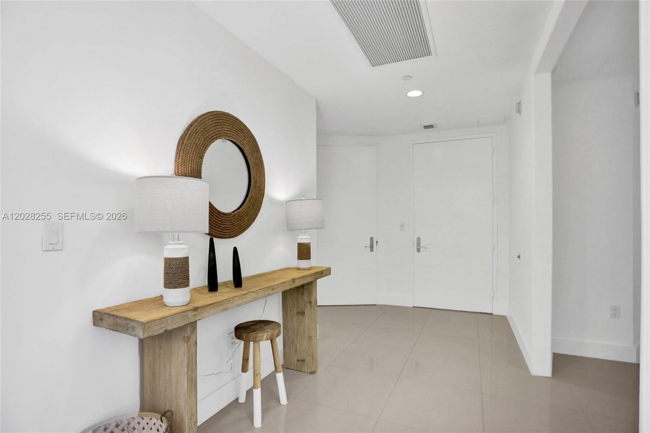 15901 Collins Ave , Unit 2807, Sunny Isles Beach, FL 33160 Photo