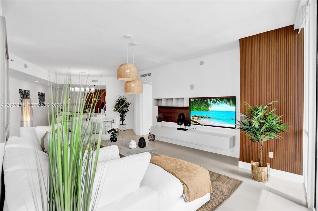 15901 Collins Ave , Unit 2807, Sunny Isles Beach, FL 33160 Photo