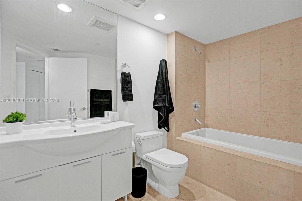 475 Brickell Ave , Unit 3408, Miami, FL 33131 Photo