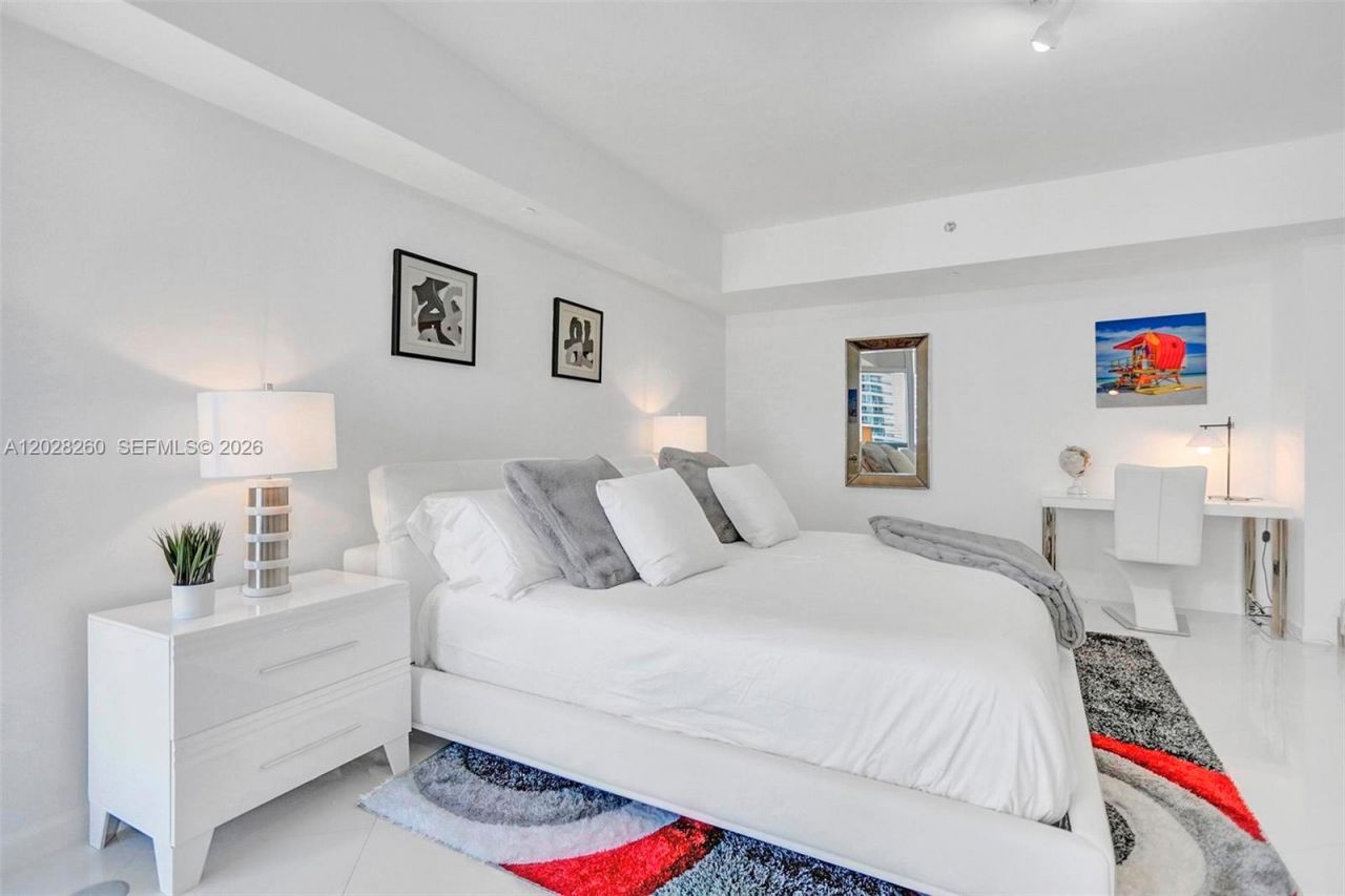 475 Brickell Ave , Unit 3408, Miami, FL 33131 Photo