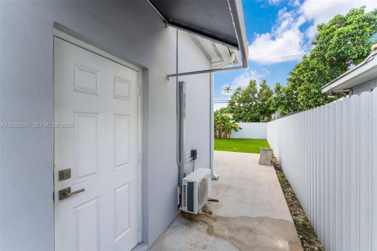 4780 NW 6th St, Unit 4780, Miami, FL 33126 Photo
