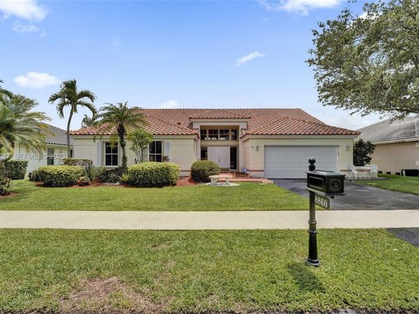8860 Southern Orchard Rd S, Davie, FL 33328