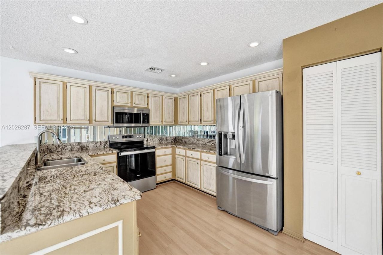 8860 Southern Orchard Rd S, Davie, FL 33328 Photo