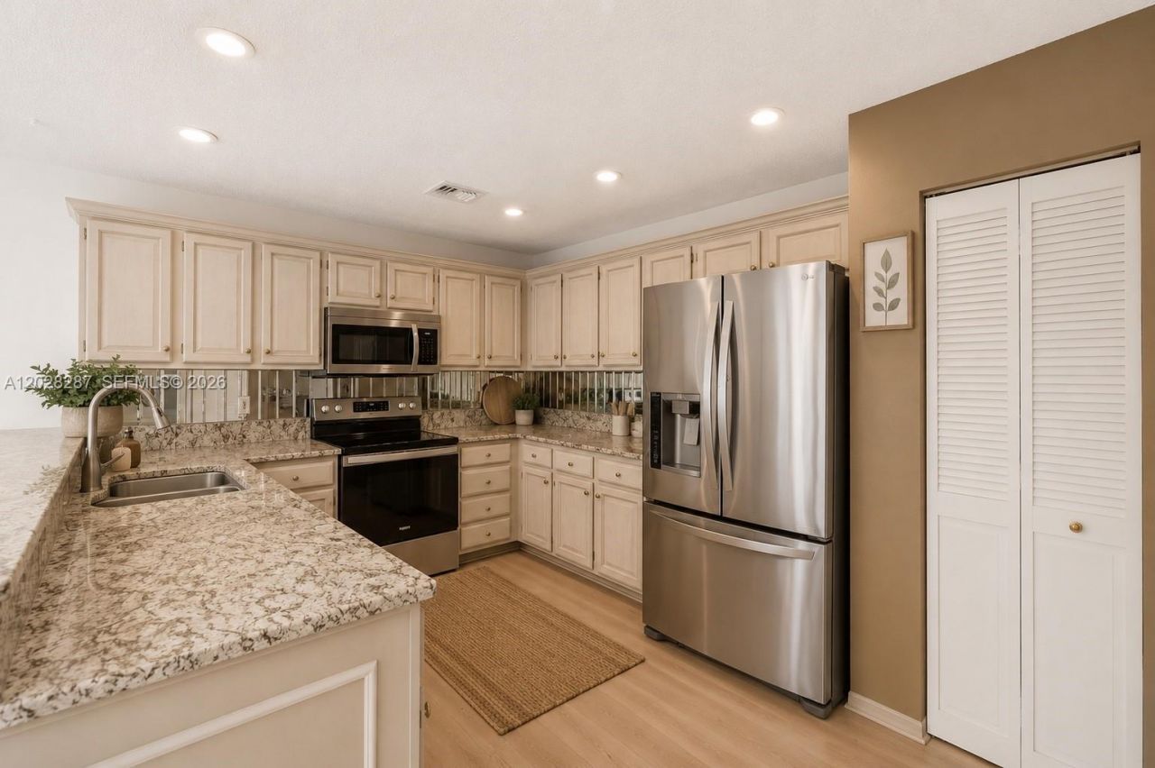 8860 Southern Orchard Rd S, Davie, FL 33328 Photo