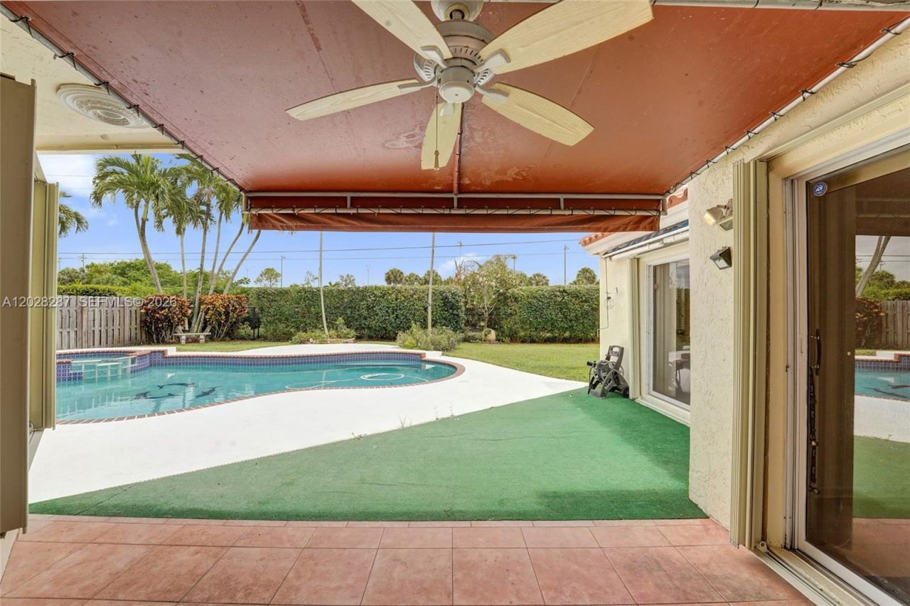 8860 Southern Orchard Rd S, Davie, FL 33328 Photo