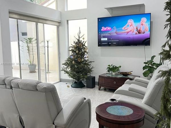 1120 Papaya St , Hollywood, FL 33019