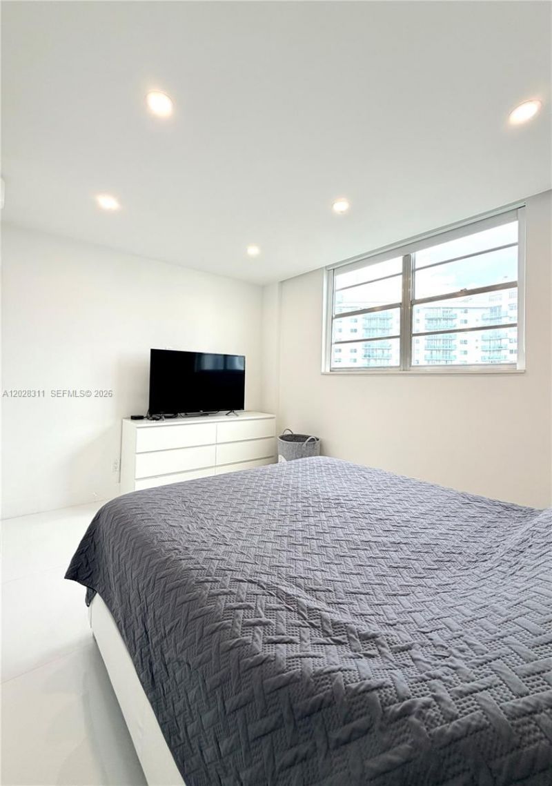 19390 Collins Ave , Unit 908, Sunny Isles Beach, FL 33160 Photo