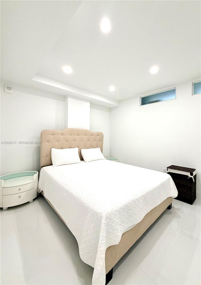 19390 Collins Ave , Unit 908, Sunny Isles Beach, FL 33160 Photo