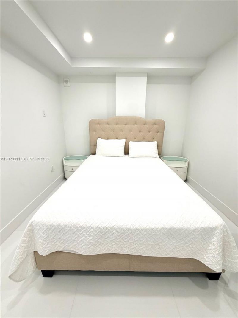 19390 Collins Ave , Unit 908, Sunny Isles Beach, FL 33160 Photo