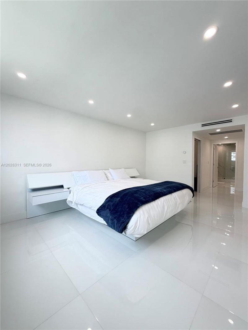 19390 Collins Ave , Unit 908, Sunny Isles Beach, FL 33160 Photo
