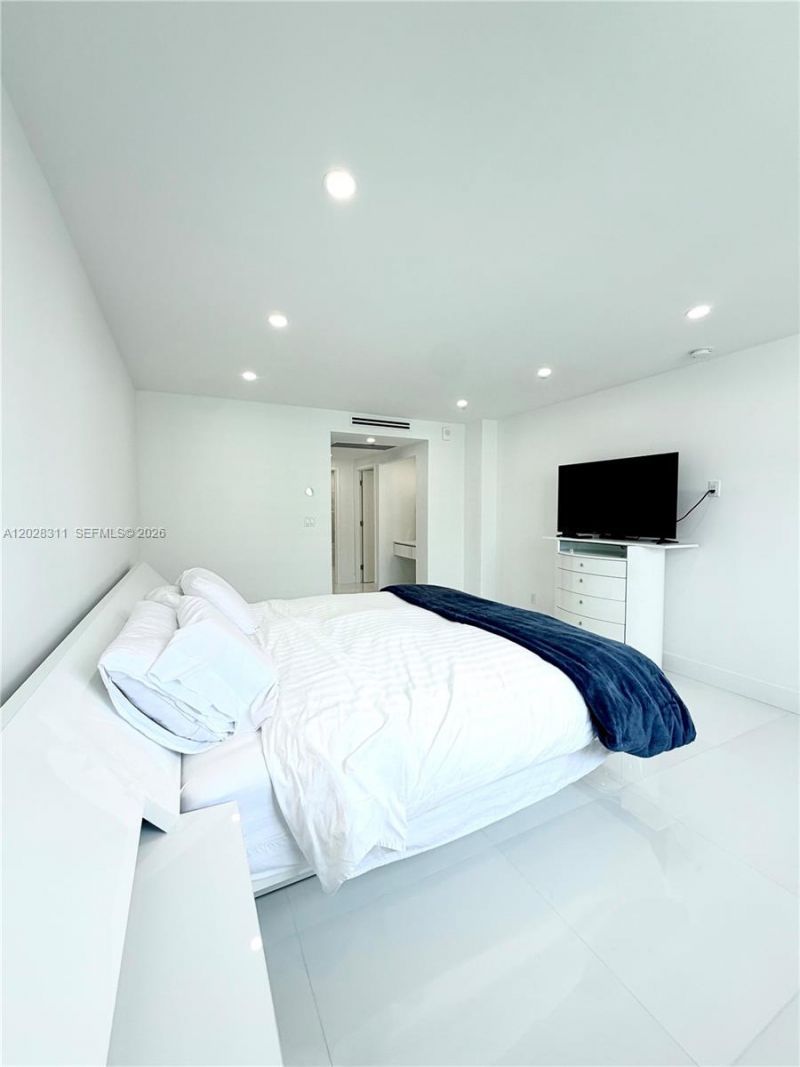19390 Collins Ave , Unit 908, Sunny Isles Beach, FL 33160 Photo