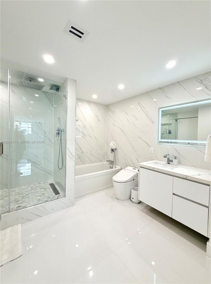 19390 Collins Ave , Unit 908, Sunny Isles Beach, FL 33160 Photo