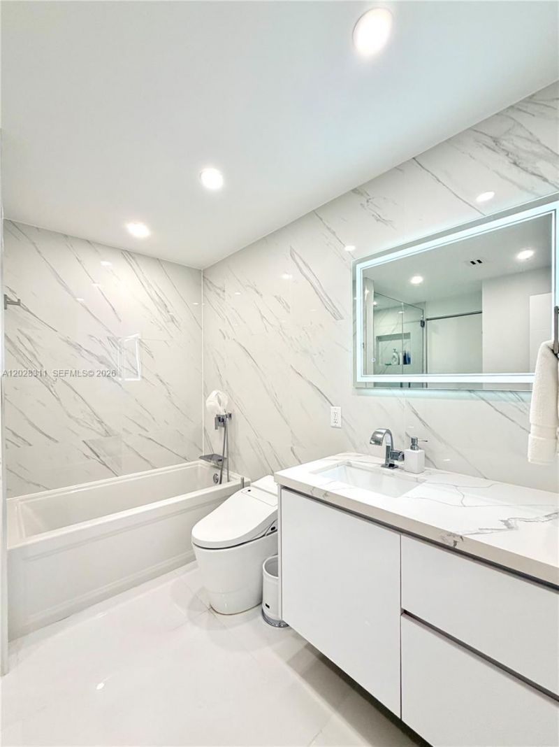 19390 Collins Ave , Unit 908, Sunny Isles Beach, FL 33160 Photo