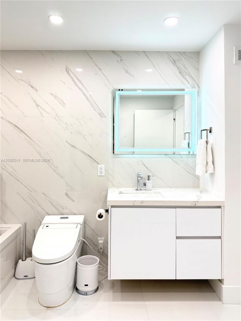 19390 Collins Ave , Unit 908, Sunny Isles Beach, FL 33160 Photo
