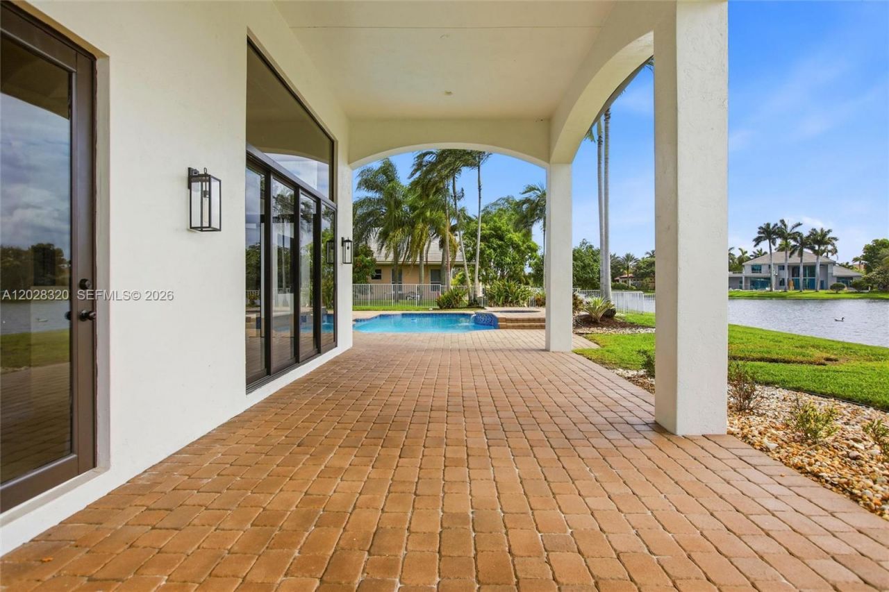 3250 W Stonebrook Cir , Davie, FL 33330 Photo