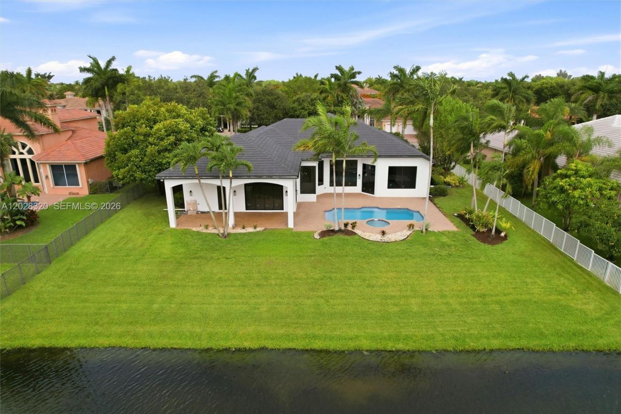 3250 W Stonebrook Cir , Davie, FL 33330 Photo