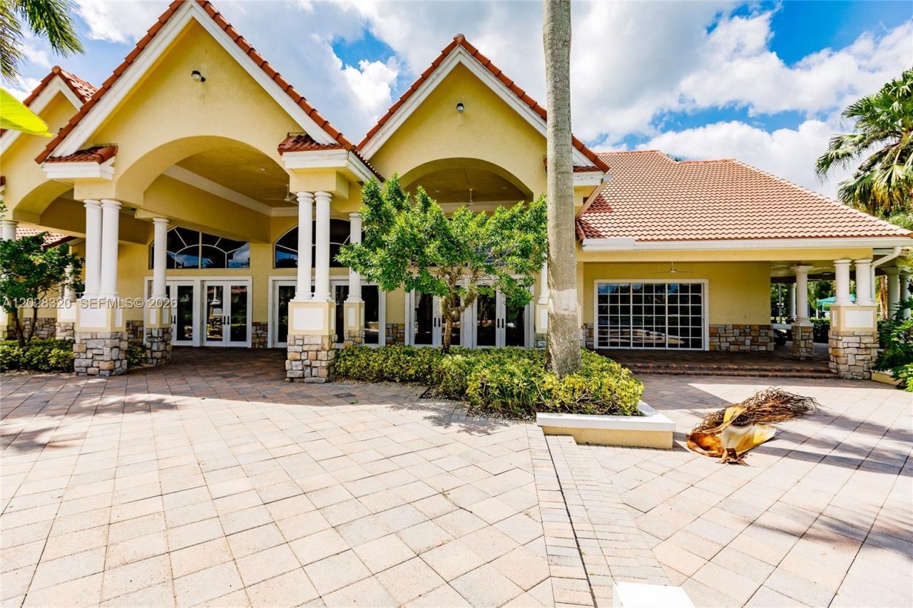 3250 W Stonebrook Cir , Davie, FL 33330 Photo