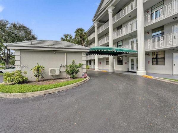 1502 Whitehall Dr , Unit 105, Davie, FL 33324
