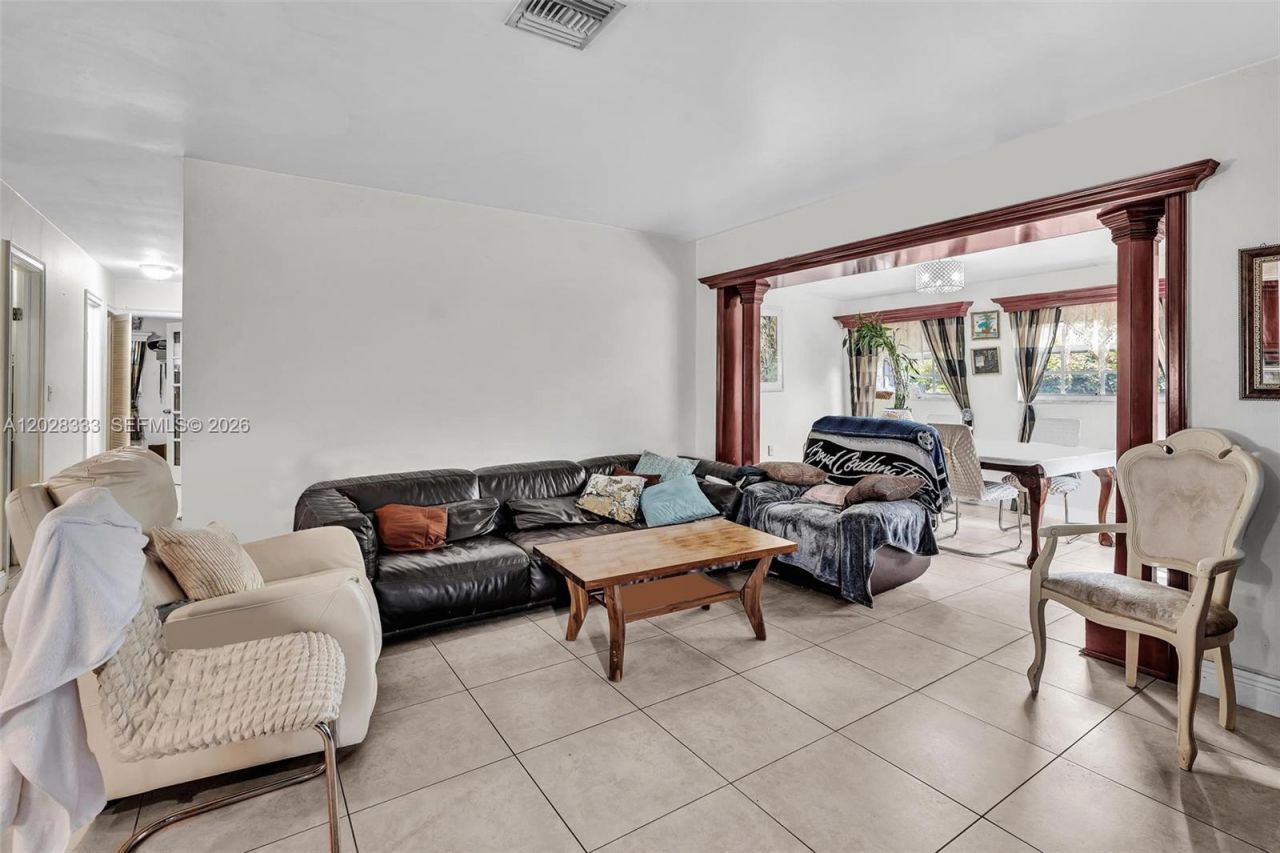 2631 NE 214th St , Unit 00, Miami, FL 33180 Photo