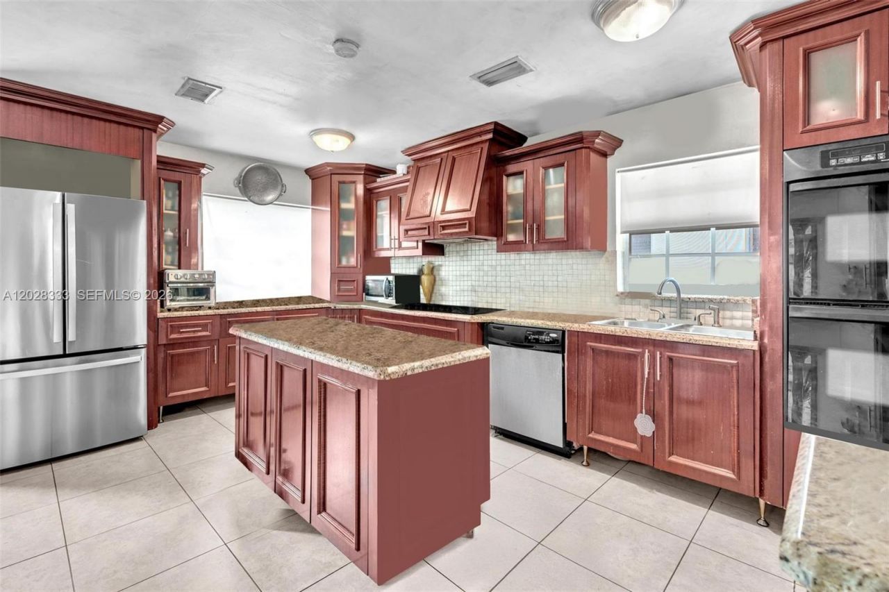 2631 NE 214th St , Unit 00, Miami, FL 33180 Photo