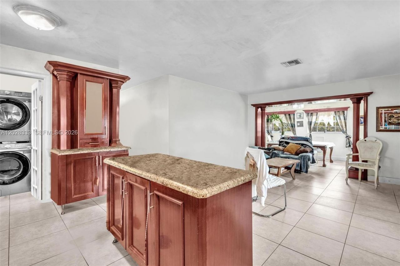 2631 NE 214th St , Unit 00, Miami, FL 33180 Photo