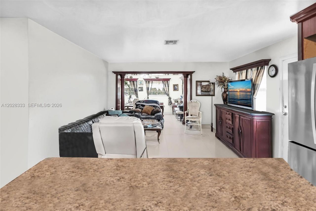2631 NE 214th St , Unit 00, Miami, FL 33180 Photo