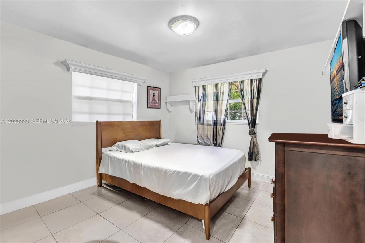 2631 NE 214th St , Unit 00, Miami, FL 33180 Photo