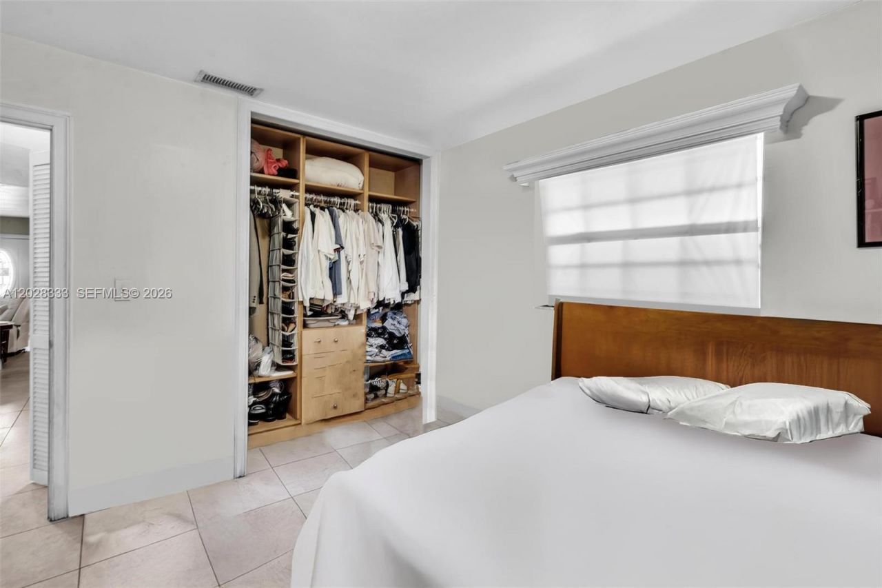 2631 NE 214th St , Unit 00, Miami, FL 33180 Photo