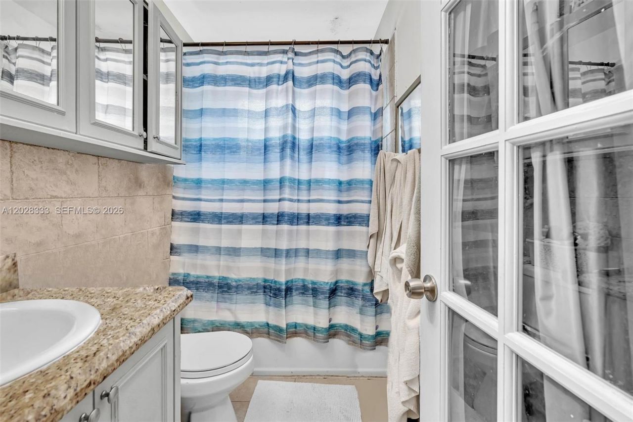 2631 NE 214th St , Unit 00, Miami, FL 33180 Photo