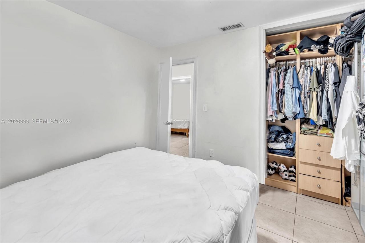 2631 NE 214th St , Unit 00, Miami, FL 33180 Photo