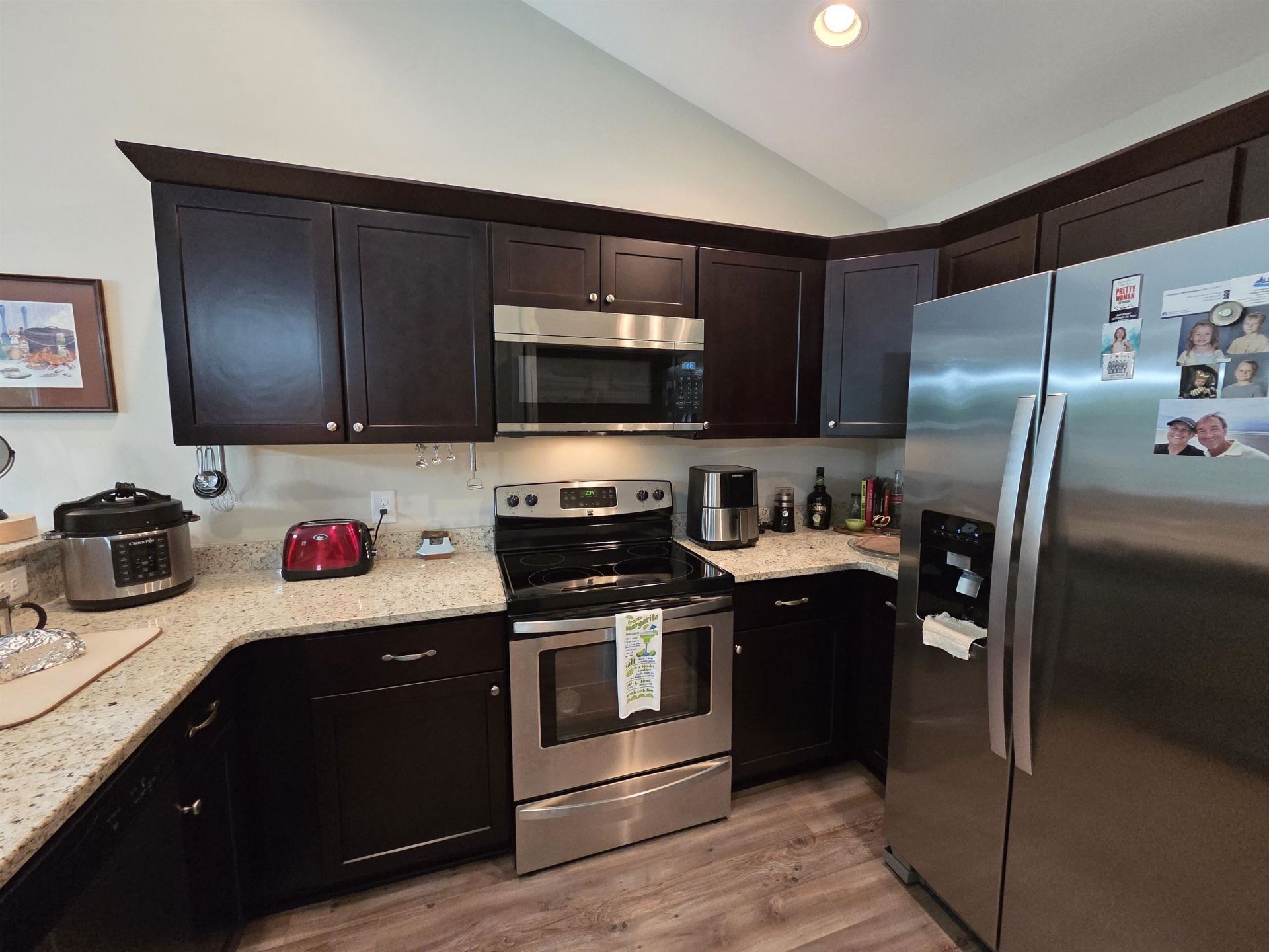 145 Ecum Secum Pl. Photo 4