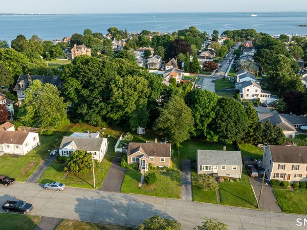77 Bayshore , New London, CT 06320