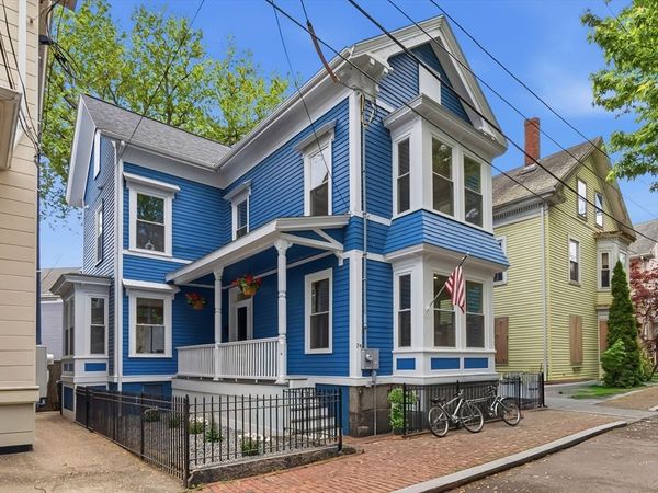 7 1/2 Pleasant St, Salem, MA 01970