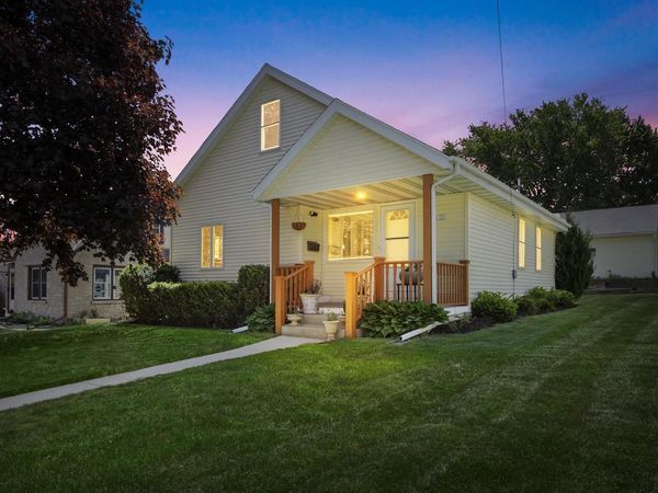 721 W Larabee STREET, Port Washington, WI 53074