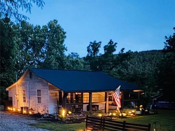 190 Old Blairsville Highway, Talking Rock, GA 30175