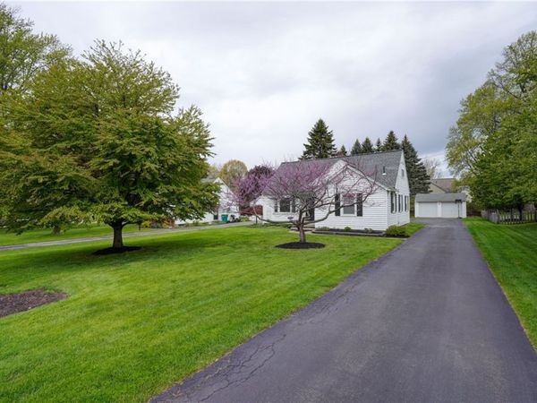 32 Rossman Drive, Webster, NY 14580