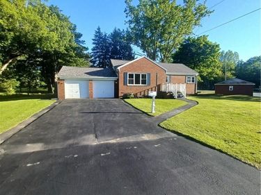 21 East And West Road, Buffalo, NY 14224