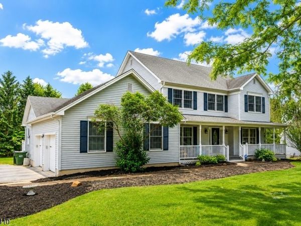 13 Briarwood Rd, Washington, NJ 07853