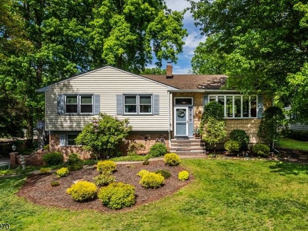 38 Forest Dr, Roxbury, NJ 07876
