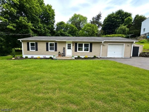 5 Ravine Dr, Andover, NJ 07860