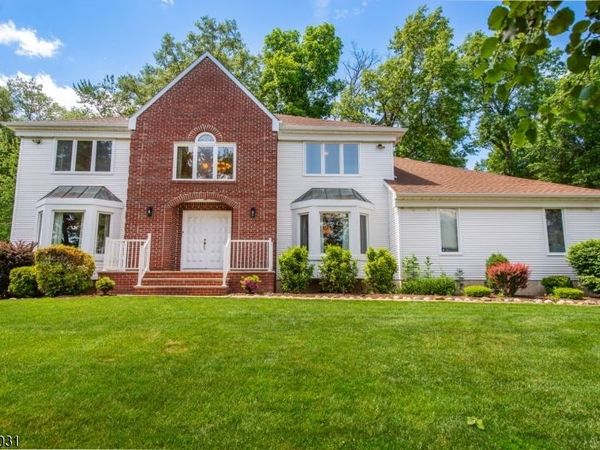 34 Silver Spring Ct, East Hanover, NJ 07936