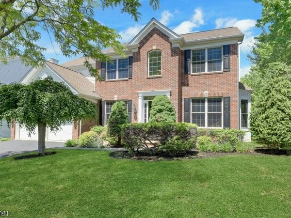 81 Lafayette Cir, Totowa, NJ 07512