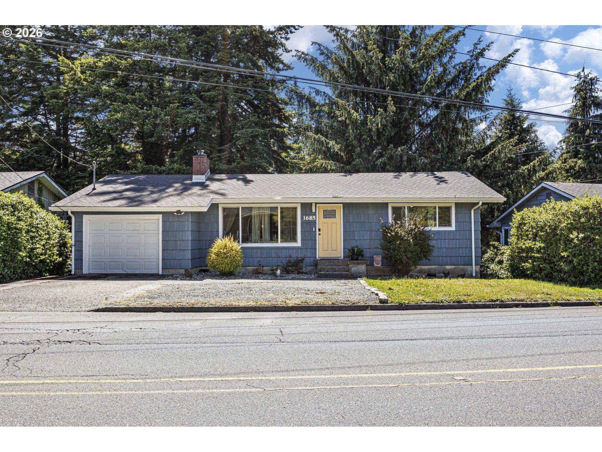 1685 Woodland Dr, Coos Bay, OR 97420 Main Photo