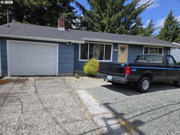 1685 WOODLAND DR, Coos Bay, OR 97420